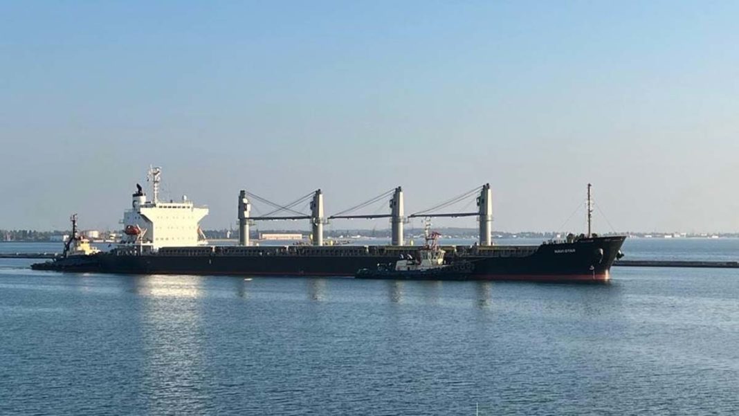 Karasu Limanı'na mısır taşıyan 3 gemi hareket etti