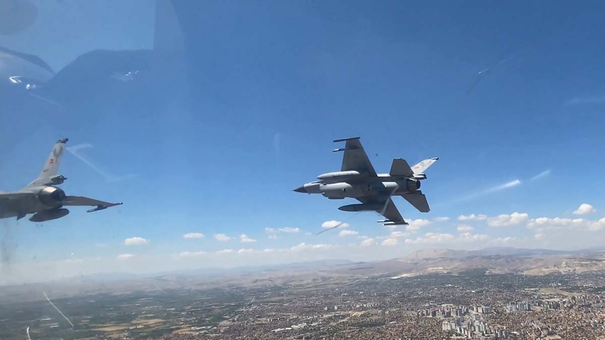 Büyük Taarruz'un 100'üncü yılı anısına Hava Kuvvetleri Komutanlığımıza ait uçaklarımızla Kütahya ve Afyonkarahisar'da selamlama/pasaj geçişi yapıldı