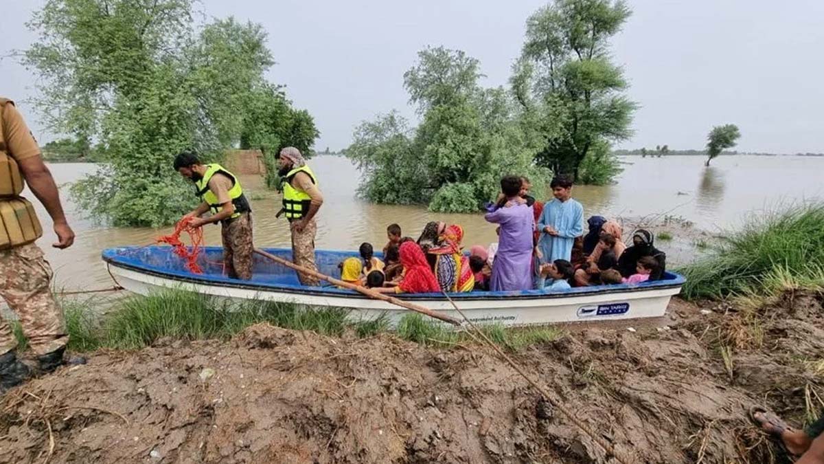 Pakistan acil durum ilan etti