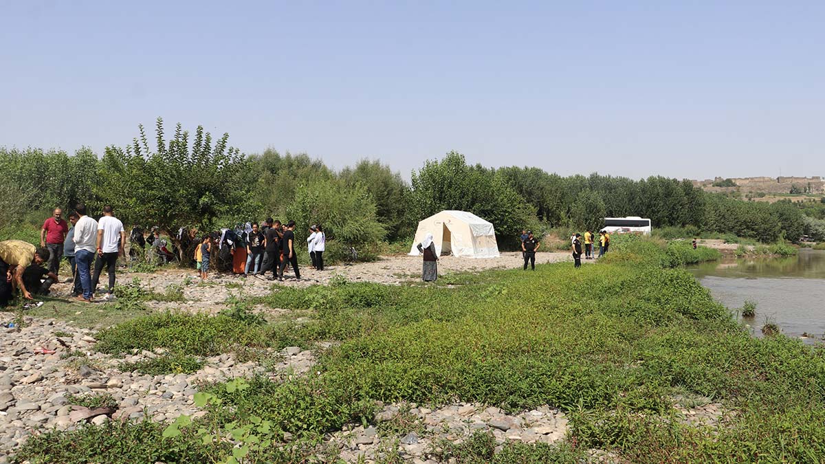 Dicle Nehri'ne giren 10 yaşındaki çocuk kayboldu