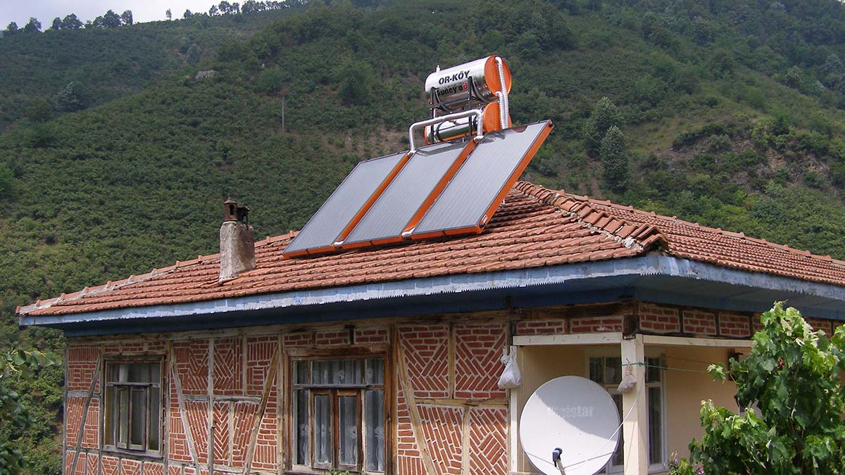 Köylüler elektrik faturası ödeme derdinden kurtuldu