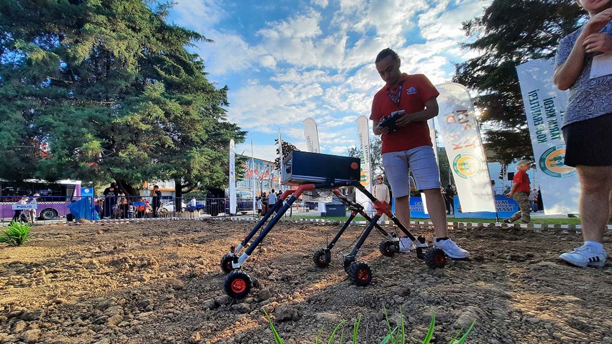 Tarımsal İKA, yabani ot tespiti yapıyor