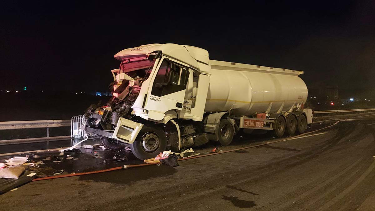 Akaryakıt yüklü tanker TIR'a çarptı; 1 ölü