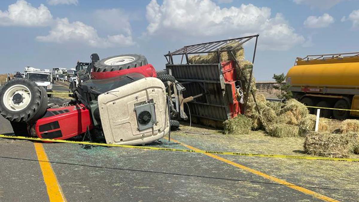 Ot taşırken devrilen traktörünün altında kaldı