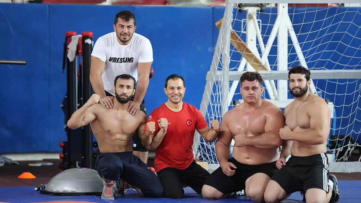 Türkiye güreş federasyonu başkanı şeref eroğlu ile rıza kayaalp’in antrenmanında eğlenceli anlar yaşandı.