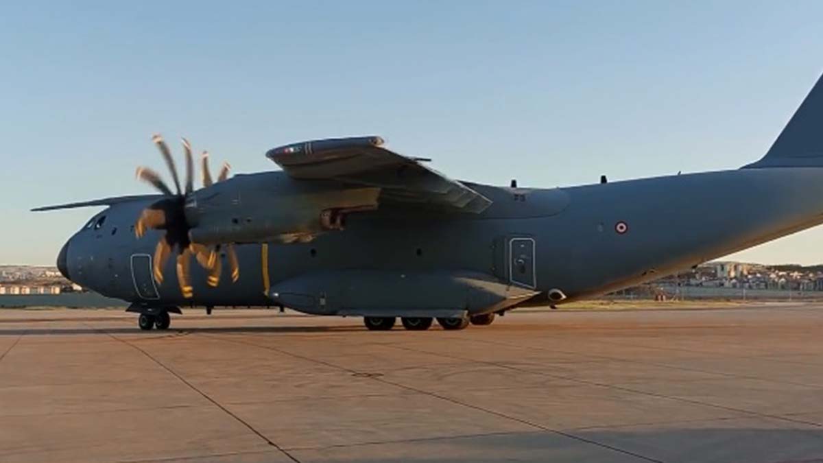 Pakistan'a yardım malzemesi taşıyan 6'ncı uçak yola çıktı