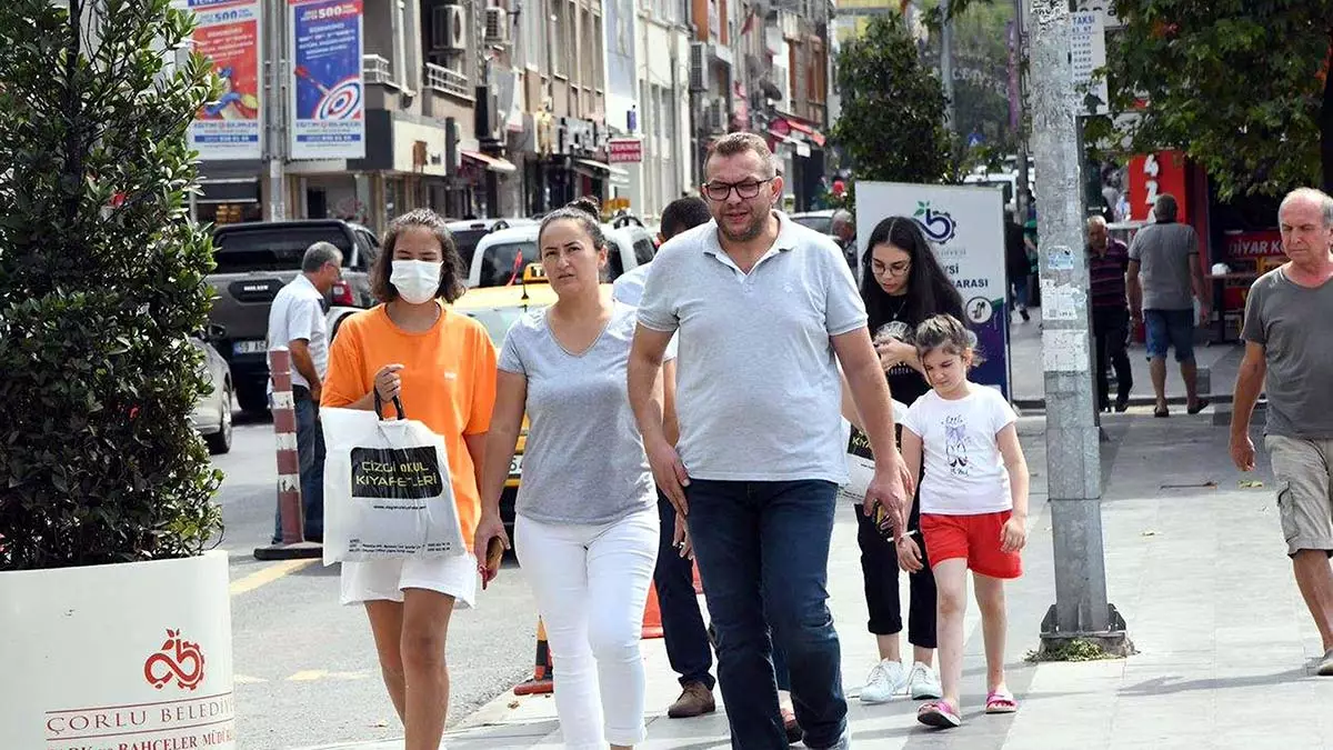 Tekirdağ namık kemal üniversitesi (nkü) çorlu mühendislik fakültesi dekanı prof. Dr. Lokman hakan tecer, "endüstriyel kapasitenin artması neticesinde inorganik maddelerin yoğun bir hava kirliliği problemi yaşattığını söyledi.