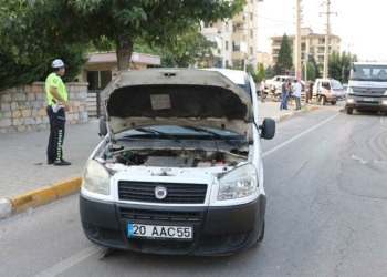 Polis aracıyla otomobil çarpıştı; 1'i polis 9 yaralı
