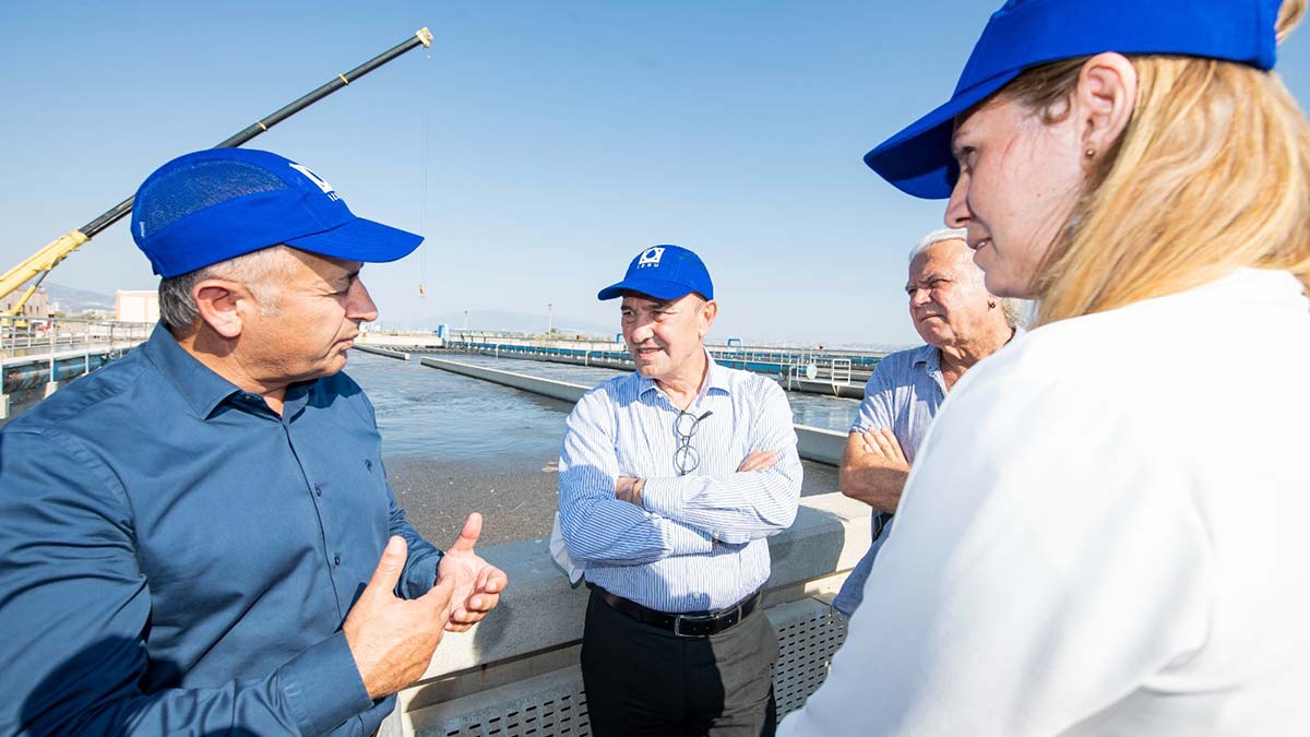 Başkan Soyer Çiğli Atıksu Arıtma Tesisi’ndeki çalışmaları inceledi, İzmir Büyükşehir Belediye Başkanı Tunç Soyer, “Gelecek yıl koku sorunu yaşanmayacak” dedi.