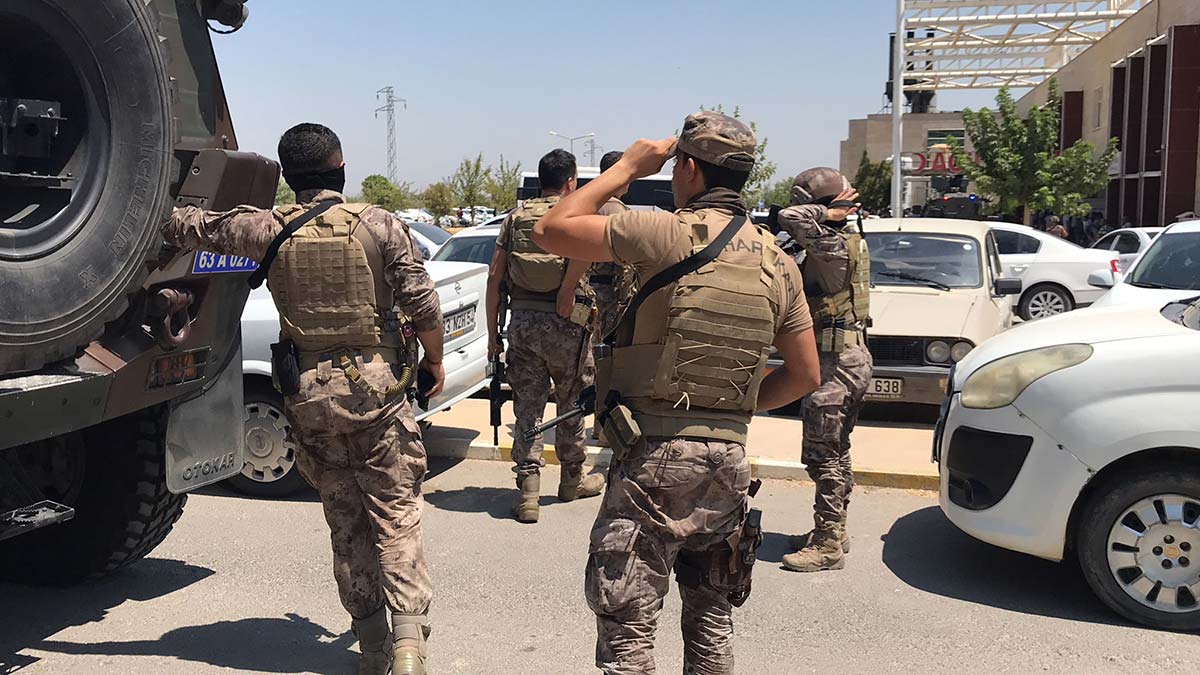 Sağlık kontrolüne getirilen cinayet şüphelisi öldürüldü