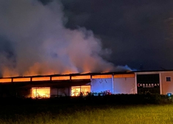 Samsun'da kozmetik deposunda yangın