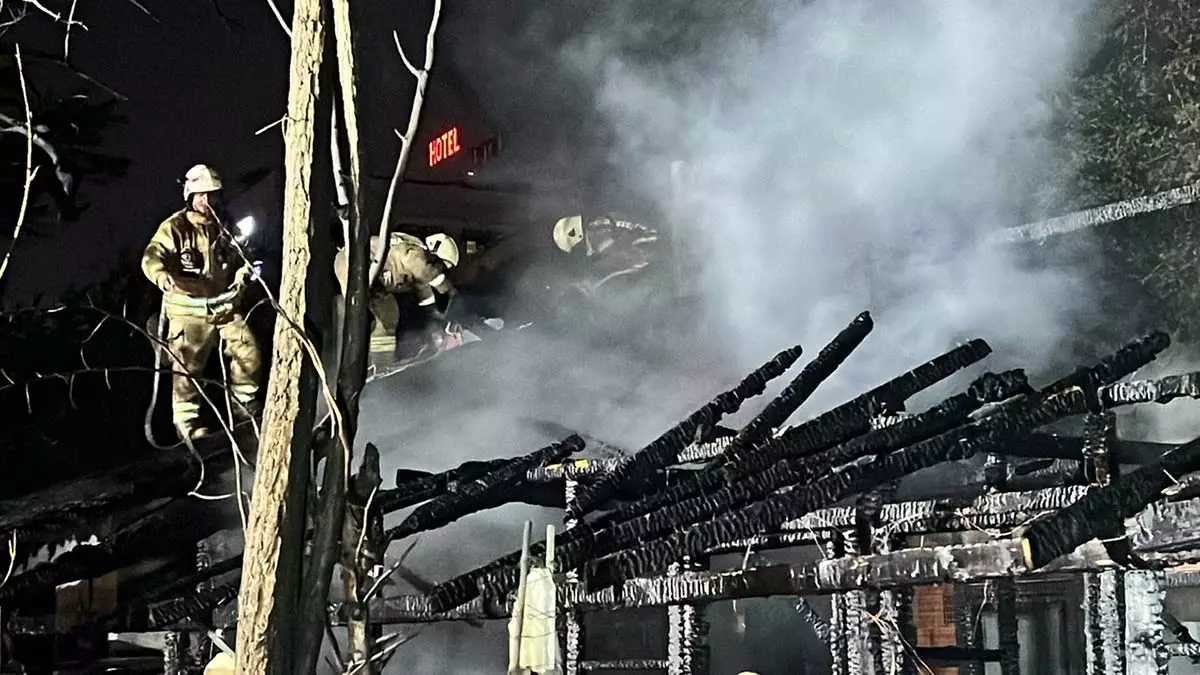 Sancaktepe'de gecekonduda yangın
