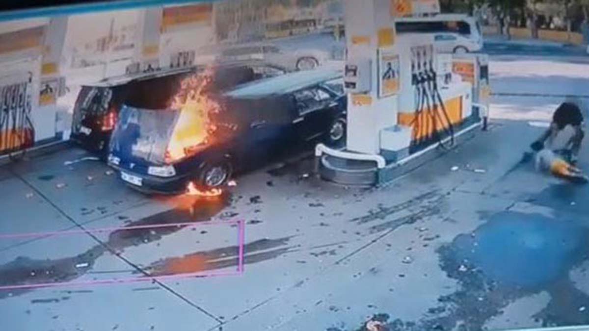 Sarıyer'de otomobil akaryakıt istasyonunda alev aldı