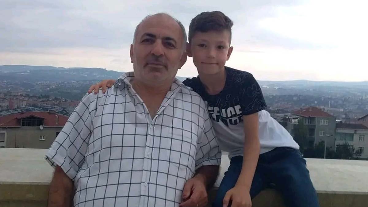 Dalgalara kapılan baba boğuldu oğlu aranıyor