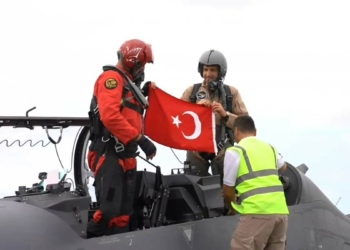 Selçuk Bayraktar Hürkuş ile uçtu