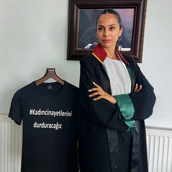 Buca'ya bağlı Kuruçeşme Mahallesi 205/27 Sokak'ta cesedi bazaya koyulduktan sonra ateşe verilen evde ölü bulunan Sibel'in kırmızı bültenle aranan cinayet şüphelisi 6 yıl sonra Türkiye'ye getirildi.