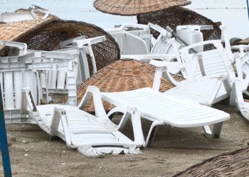 Silivri'de sel suları plajı vurdu
