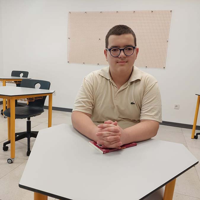 Demirören Medya Mesleki ve Teknik Anadolu Lisesi’nin en başarılı öğrencileri okulunu ziyaret etti.