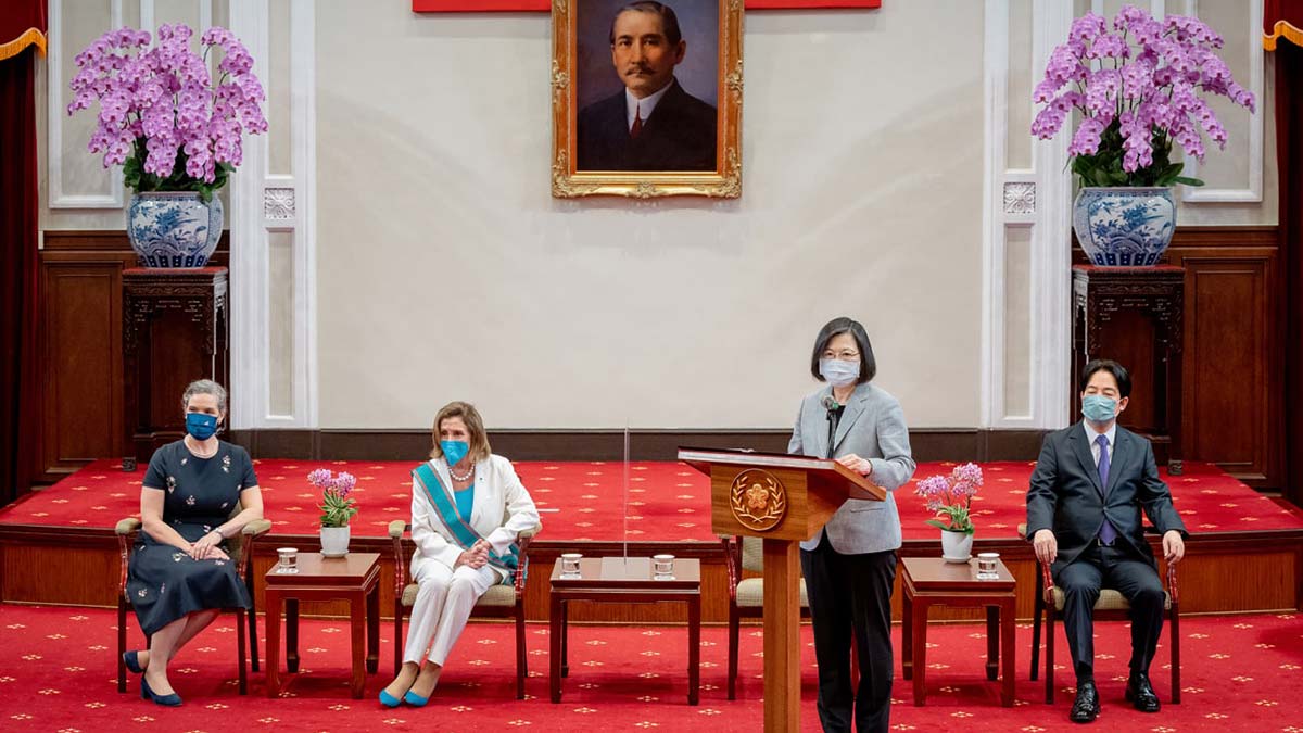 Tayvan Devlet Başkanı Tsai Ing-wen, sosyal medya hesabından yaptığı açıklamada, ABD Temsilciler Meclisi Nancy Pelosi’nin ziyaretinin dünyaya mesaj verdiğini belirtti.