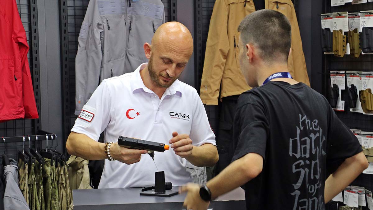 Canik'in standına yoğun ilgi