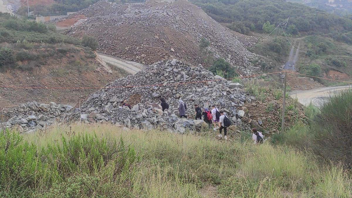 Kamyonet bozuldu; kaçak göçmenler koşarak kaçtı