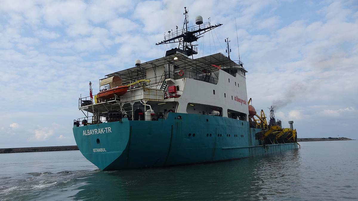 top-mermisi-ve-100-ton-atik-cikan-liman-temizlendi-derinligi-artti_1980_dhaphoto10