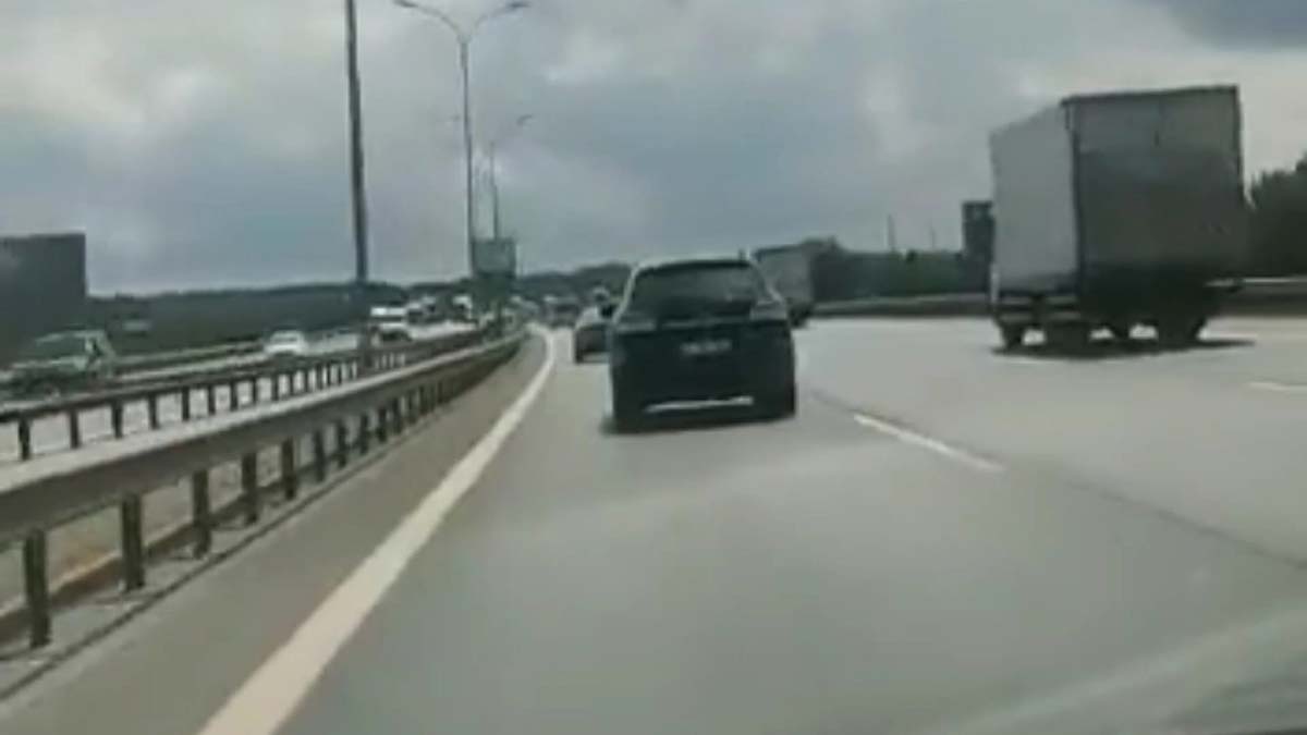 Otoyolda katlanır plaka kurnazlığı