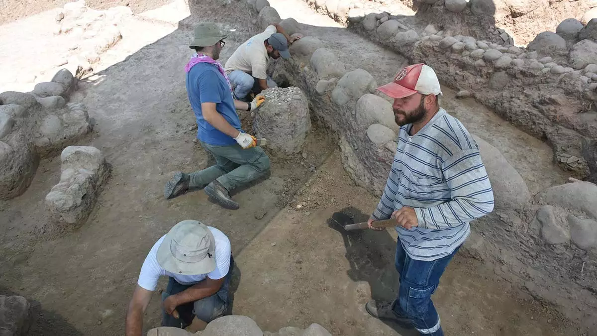 Yassıtepe höyüğü'nde 5 bin yıllık mühür bulundu