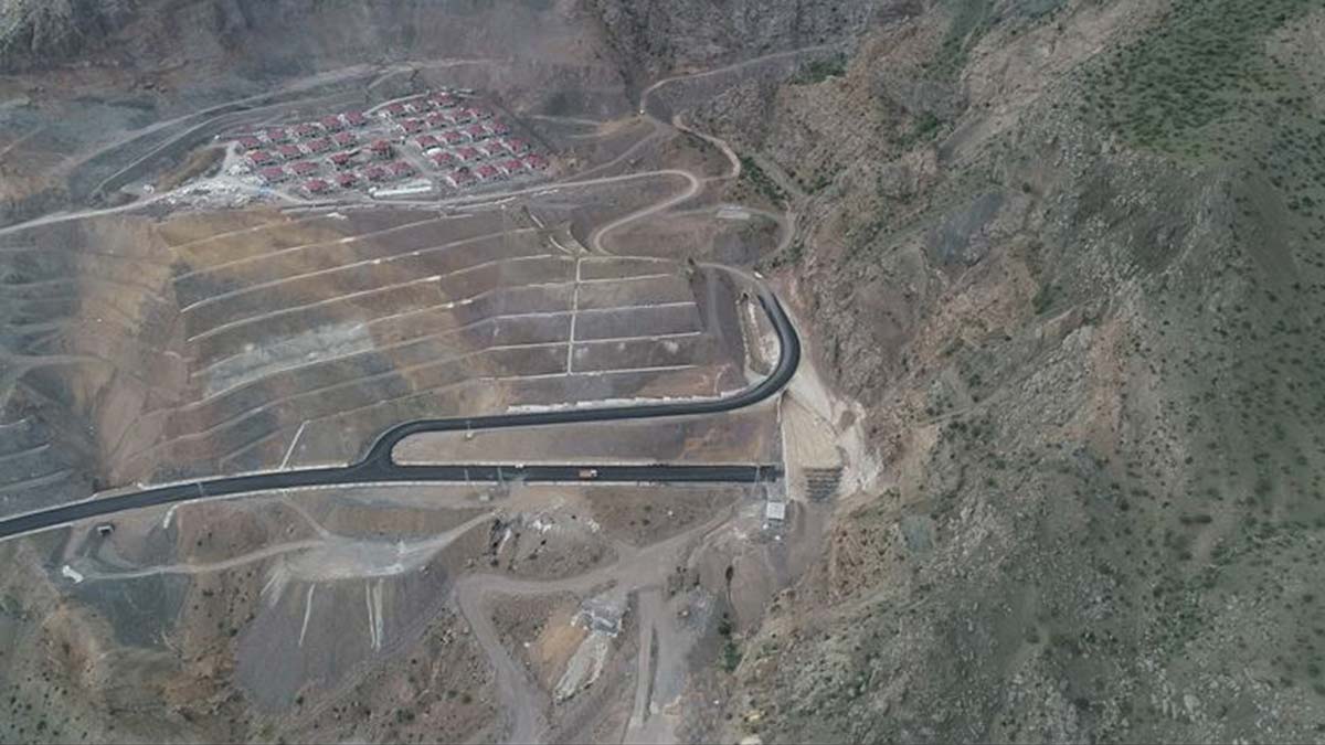 Yusufeli Baraj yolunun 9 köprülü kavşağı tamamlandı