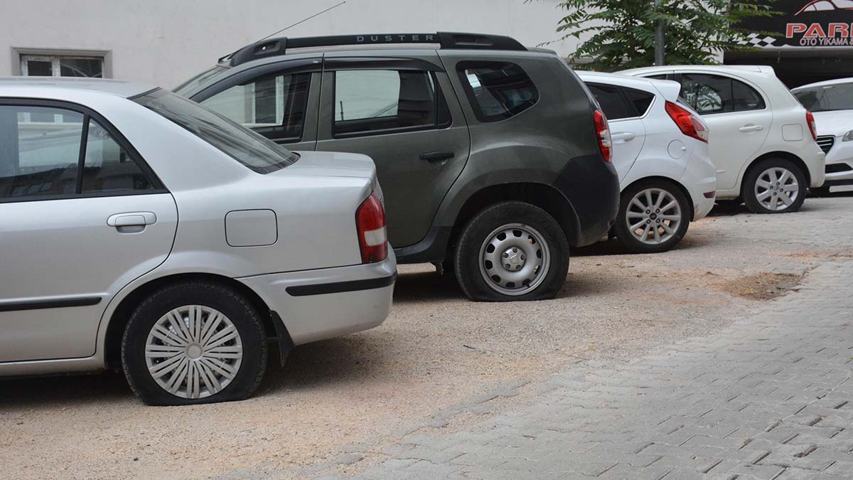 11 aracın lastiklerini kesti; 'Alkollüydüm' dedi