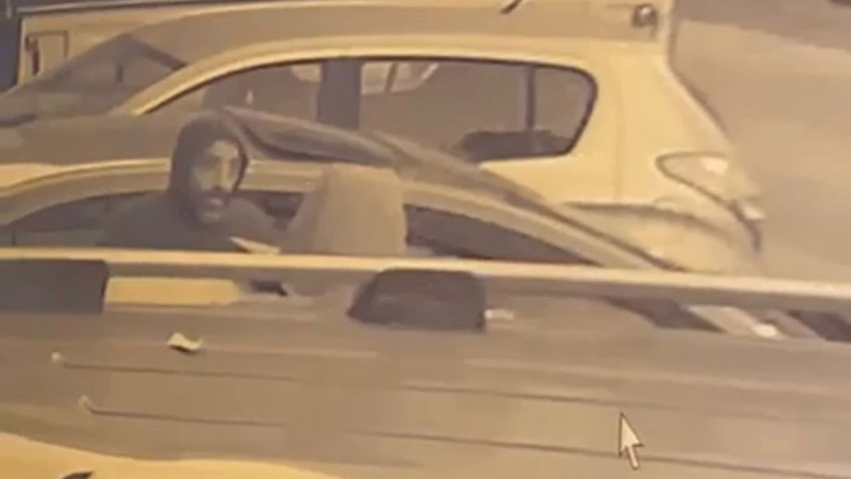 Bu kadarına da pes; 1971 model otomobilin açılır tavanı çalındı