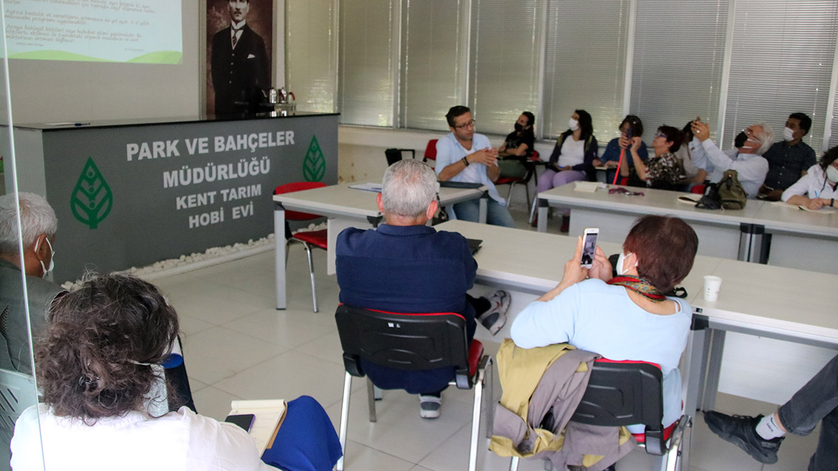 Çankaya Belediyesi Kent Tarım Hobi Evlerinde 2022 Sonbahar Dönemi eğitimleri 21 Eylül’de başlıyor. Mutlukent ve Ata Mahallelerinde bulunan merkezlerde verilecek eğitimlerden ücretsiz olarak yararlanmak isteyen Çankayalılar başvuru yapabilir.