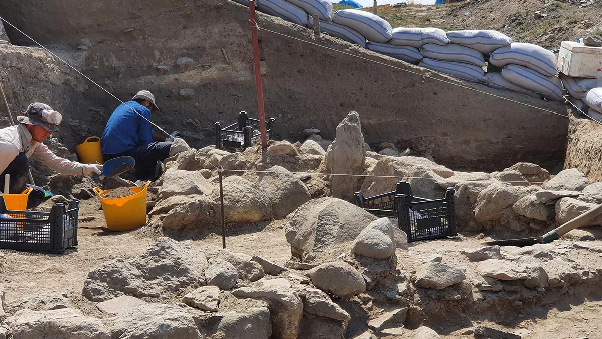 3 bin yillik insan yuzlu seramik parcasi bulundu 2 - yerel haberler - haberton