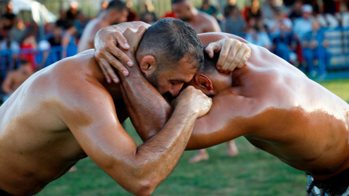 367 pehlivan İnegöl'de altın kemer için güreşti