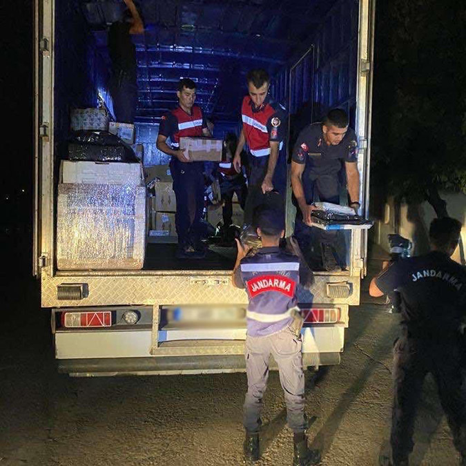 6 milyon TL'lik kaçak elektronik cihazlar ele geçirildi