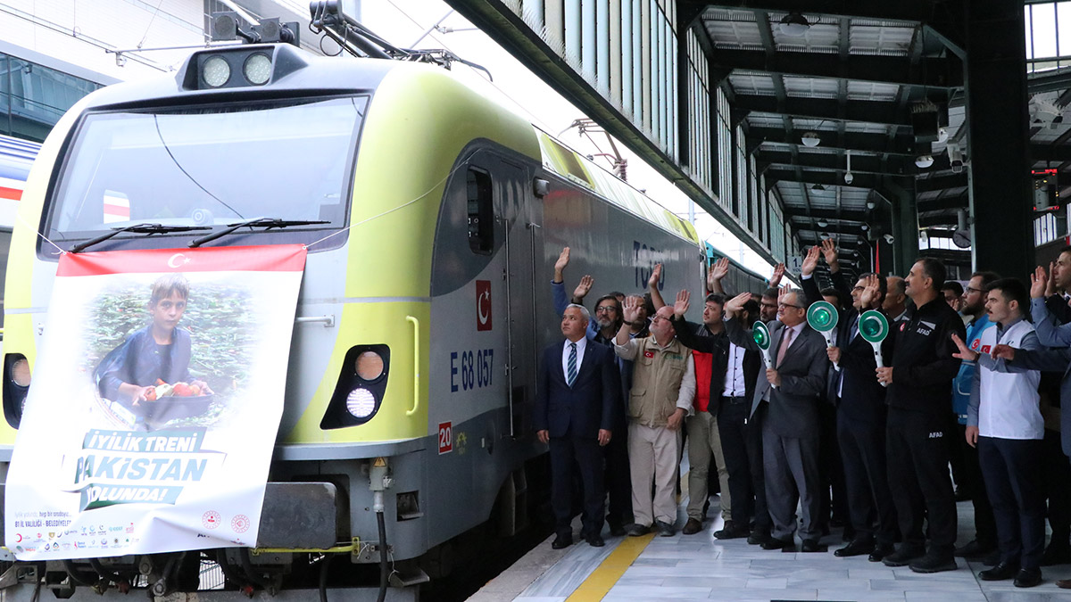 8'inci ve 9'uncu İyilik Treni Pakistan'a uğurlandı