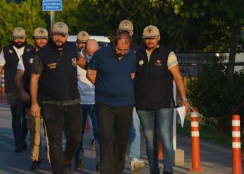 Adana'da FETÖ operasyonu: 10 gözaltı