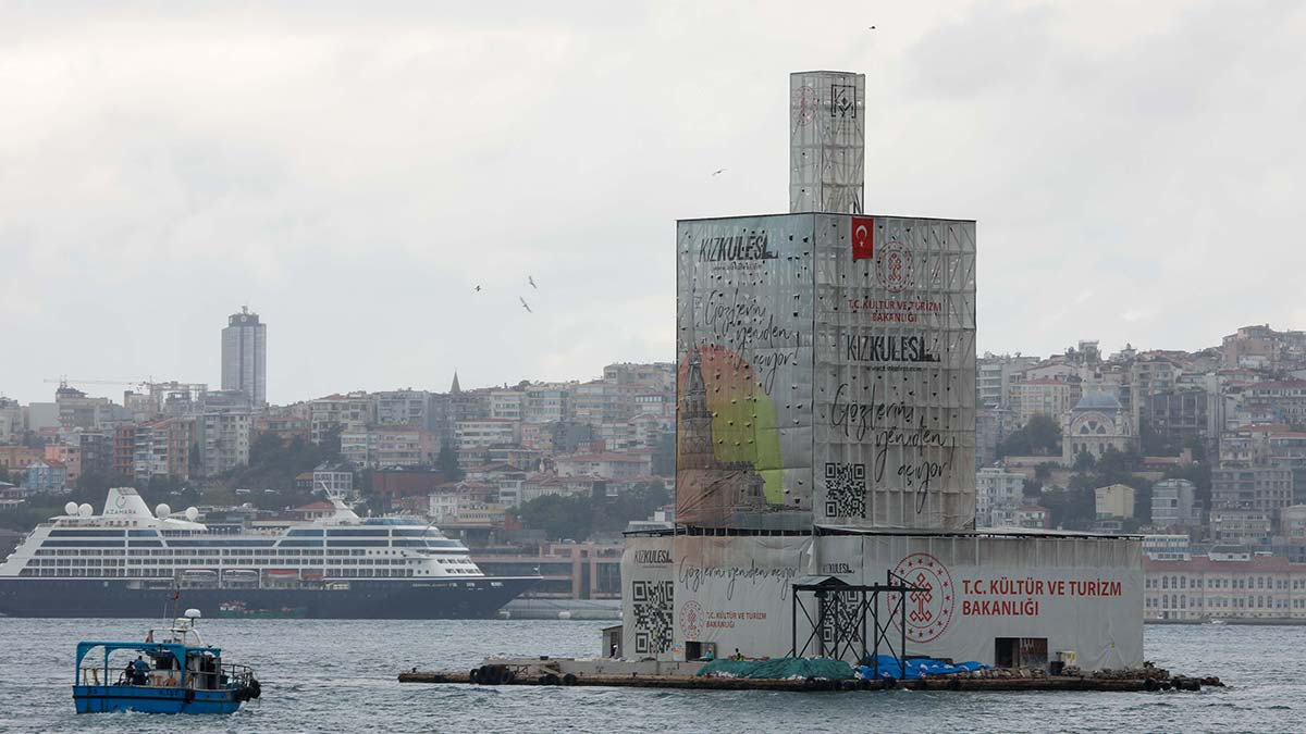 Ahunbay, Kız Kulesi'nin restorasyonunu inceledi