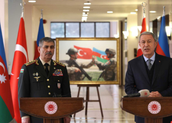Akar, Azerbaycan Savunma Bakanı ile görüştü