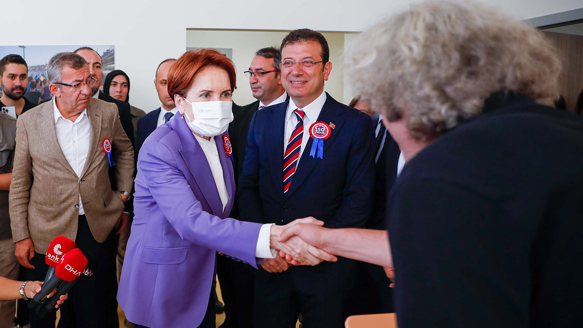 Akşener Çengelköy'de açılışa katıldı 