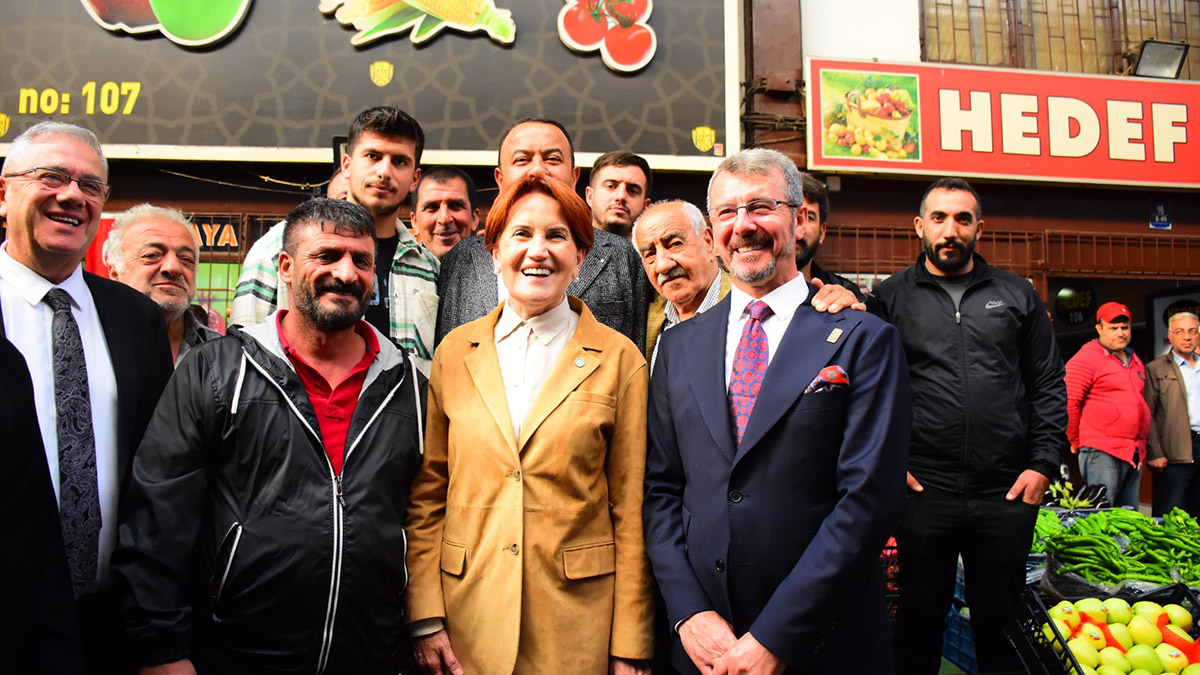 Akşener'den Toptancı Hali esnafına ziyaret