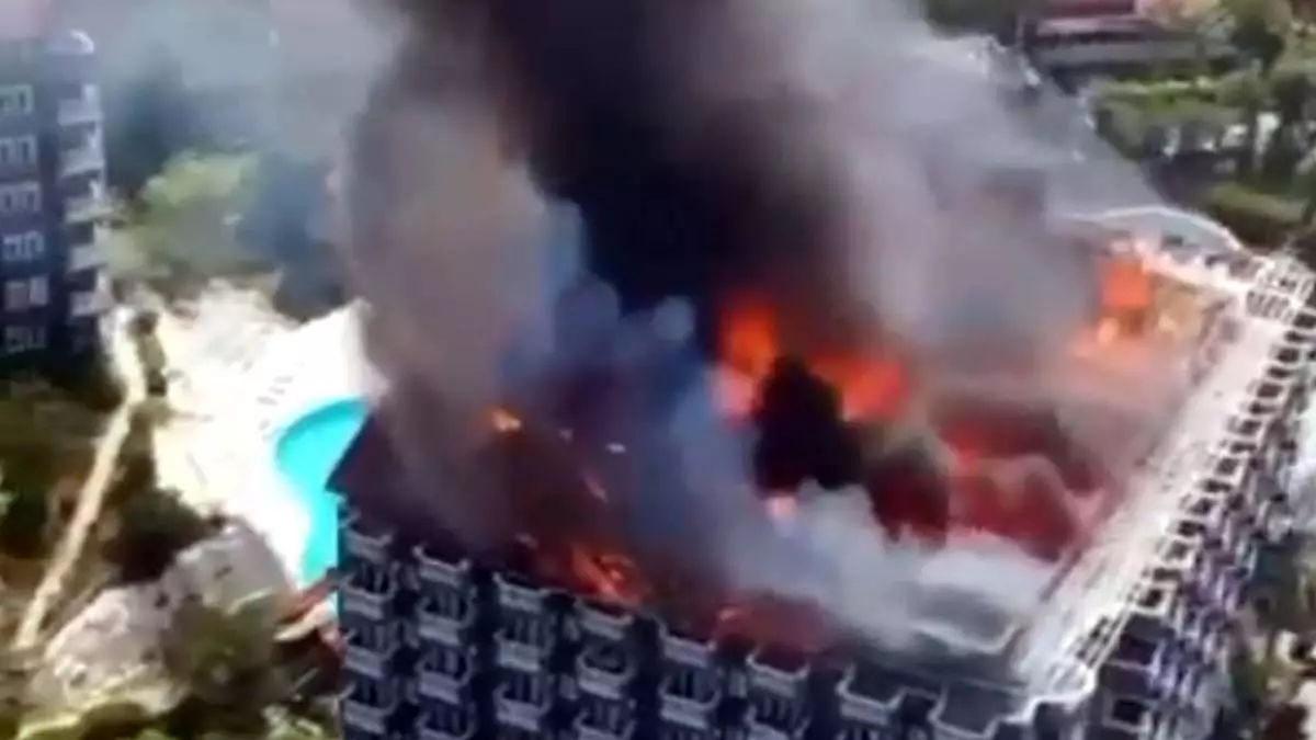 Alanya'da 5 yıldızlı otelin çatısında yangın