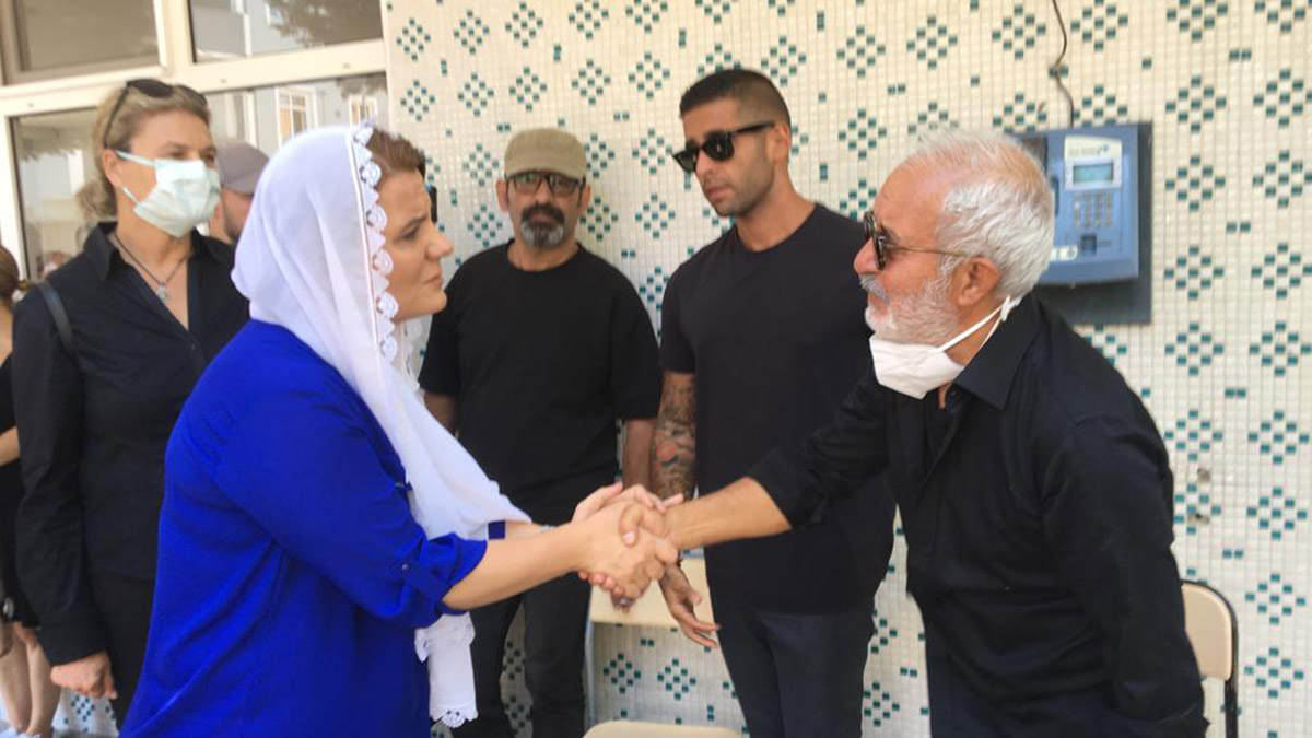 Ali Sürmeli'nin intihar eden annesi toprağa verildi