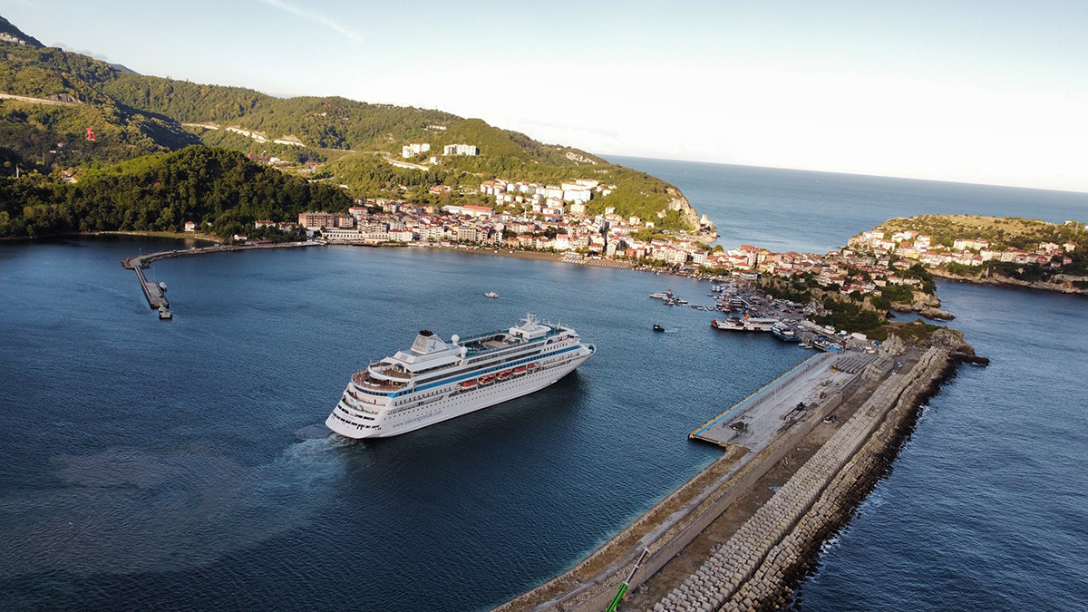 Amasra Limanı'na ikinci kruvaziyer geldi