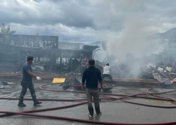 Amasra'da 2 kafe ve 3 büfe yandı