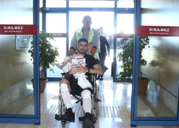 Ameliyat olan Dorukhan Toköz, Trabzon'a döndü