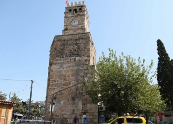Antalya'daki tarihi Saat Kulesi'ne Osmanlıca kadran