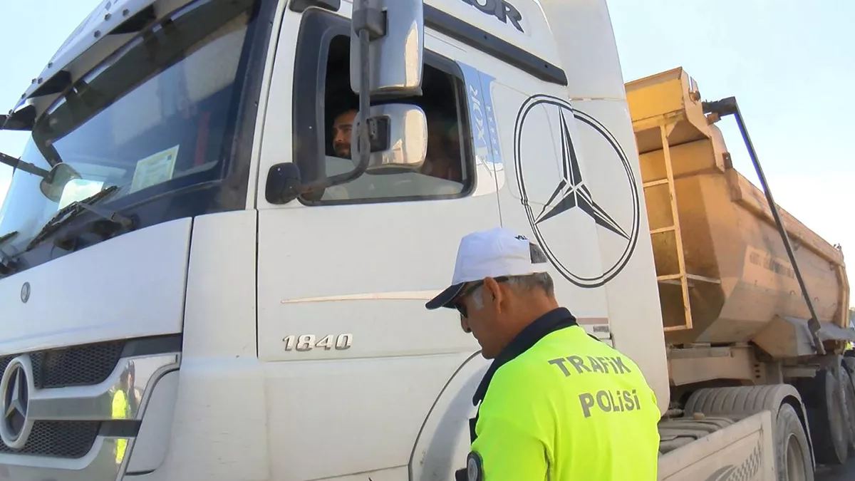 Arnavutkoyde hafriyat kamyonlarina denetim 1 - yerel haberler - haberton