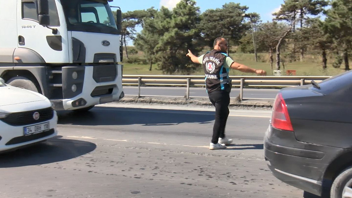 Arnavutköy'de hafriyat kamyonlarına denetim