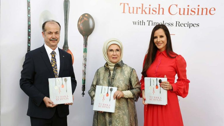 ‘Asırlık Tariflerle Türk Mutfağı’ Sırbistan’a tanıtıldı